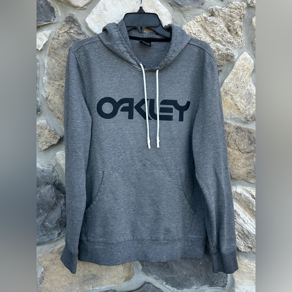 Oakley Hoodie Mens Size Medium Gray Black Big Logo Kangaroo Pocket Casual Layer